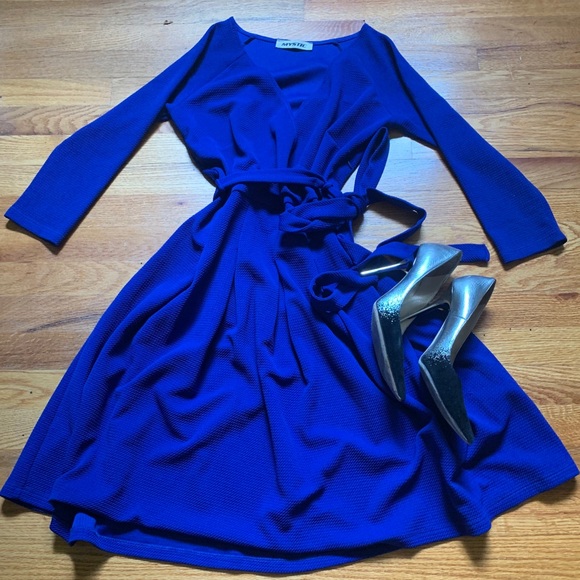 Skater style blue dress with waist tie - Picture 3 of 7